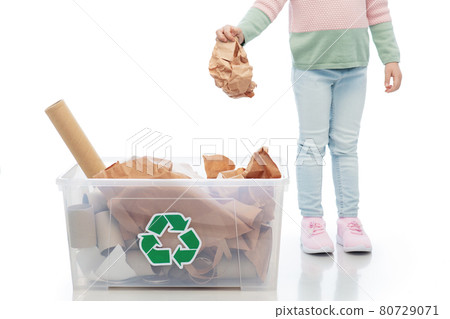 girl sorting paper waste girl sorting paper waste 80729071