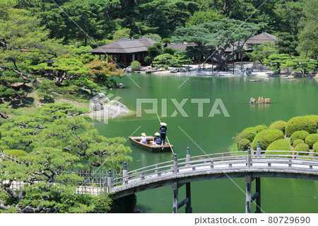 特別景點“栗林園”從飛天峰看南園南湖（前圓月橋，後圓月亭） 80729690