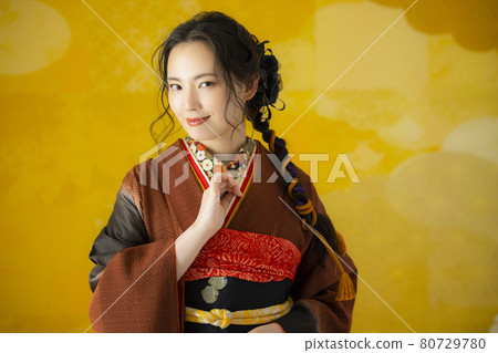 一個有棕色風衣的女人 一個有棕色風衣的女人 80729780