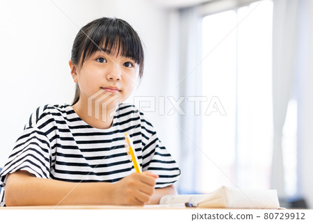 在補習班學習的小學生拍攝合作：中央工業大學附屬日語學校 80729912