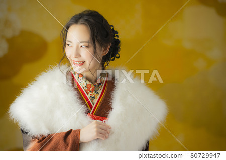 A woman with brown furisode 80729947