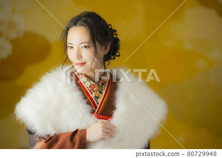 A woman with brown furisode A woman with brown furisode 80729948