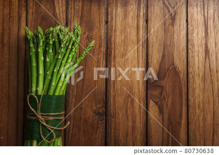 Asparagus from the garden on wood background 80730638