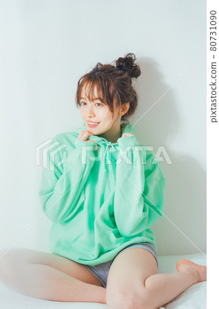 連帽衫女孩 80731090