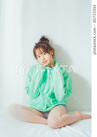 連帽衫女孩 80731092