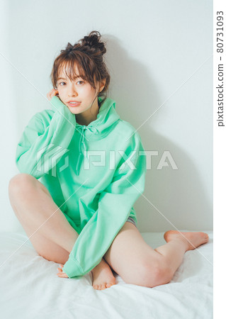 連帽衫女孩 80731093