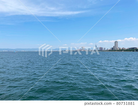 從海上俯瞰福岡市 80731881