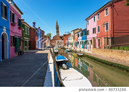Small Canal and Colorful Houses in Burano Island - Venice Lagoon Italy 80733288