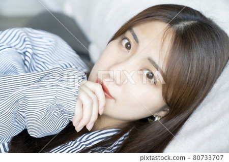 一個美麗的女人的肖像 80733707