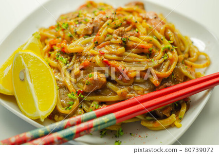 Cooked free range egg noodles with shredded duck in a savoury plum, ginger, chilli and garlic sauce with onions, carrots, pak choi, water chestnuts Cooked free range egg noodles with shredded duck in a savoury plum, ginger, chilli and garlic sauce with onions, carrots, pak choi, water chestnuts 80739072