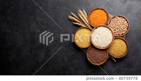 Gluten free cereals. Rice, buckwheat, corn groats, quinoa and millet Gluten free cereals. Rice, buckwheat, corn groats, quinoa and millet 80739778