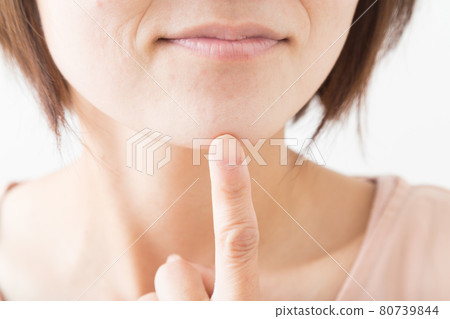 關心自己皮膚的女性 80739844