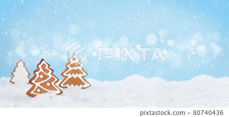 Christmas greeting card with homemade gingerbread trees 80740436