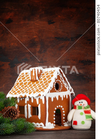 Christmas greeting card with gingerbread house and snowman Christmas greeting card with gingerbread house and snowman 80740454