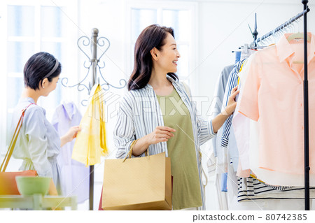 A scene where a woman is shopping A scene where a woman is shopping 80742385