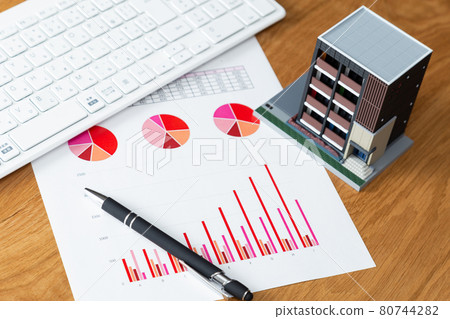 Mansion and graph 80744282