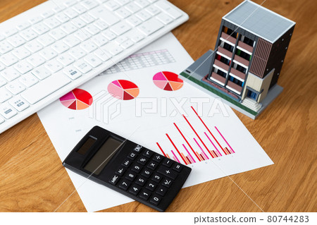Mansion and graph 80744283