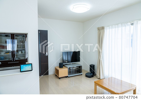 [Lifestyle] Living room with smart IOT home appliances 80747704