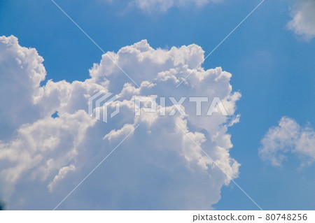 blue sky and white clouds 80748256