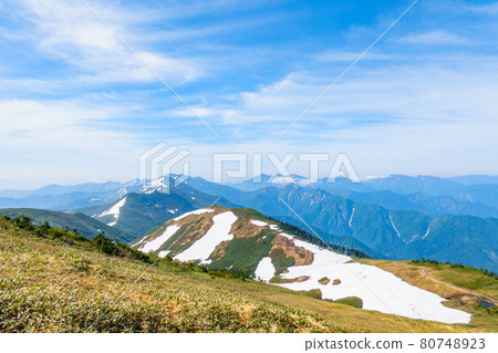 Early summer climbing Mt. Makihata (well ridge course): Scenery from Mt. Makihata to Mt. Makihata Early summer climbing Mt. Makihata (well ridge course): Scenery from Mt. Makihata to Mt. Makihata 80748923