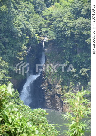 瀑布 80749912