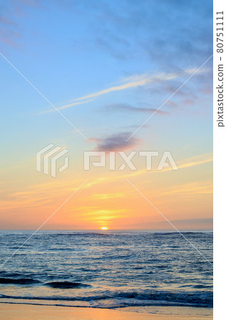 茨城縣日立市河原海灘的日出 茨城縣日立市河原海灘的日出 80751111