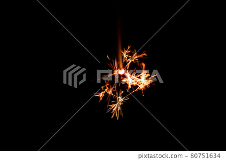 Sparkler close-up 80751634