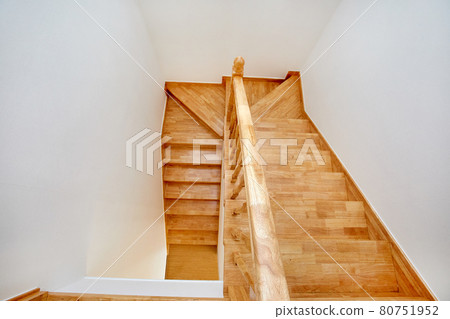 Two-story hallway with duplex structure Two-story hallway with duplex structure 80751952