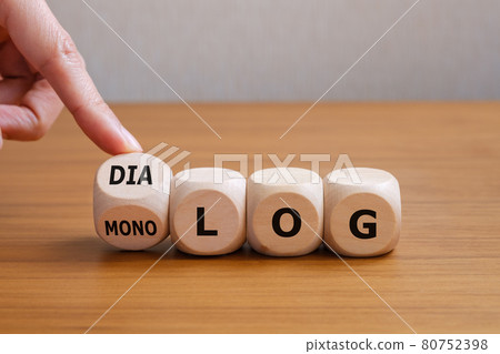 對話和獨白選擇改變骰子的手 對話和獨白選擇改變骰子的手 80752398