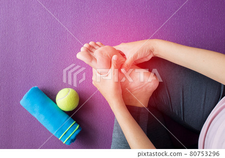 Close up of hands women receiving feet massaging and soles for plantar fasciitis,Top view 80753296