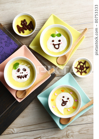 Halloween pudding 80753333