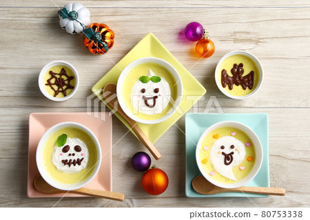 Halloween pudding Halloween pudding 80753338