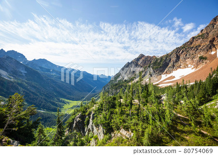 Mountains in Washington 80754069