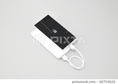 使用移動電池為智能手機充電 80754628