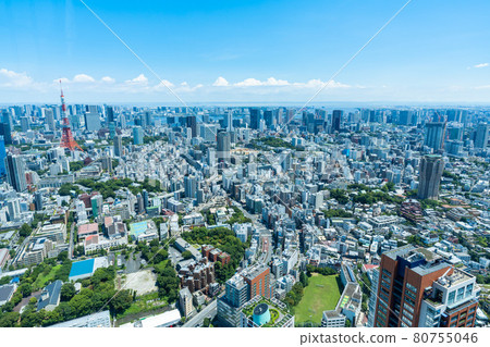 [都市風景] 夏季東京和每天炎熱的天空 80755046