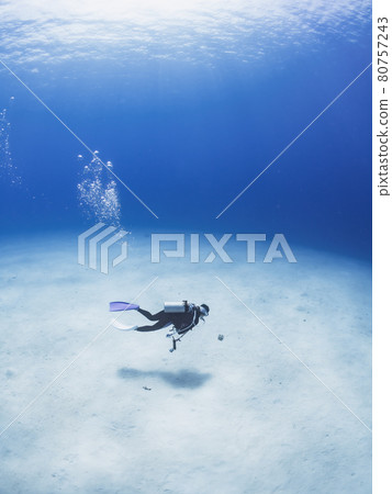 潛水員 80757243
