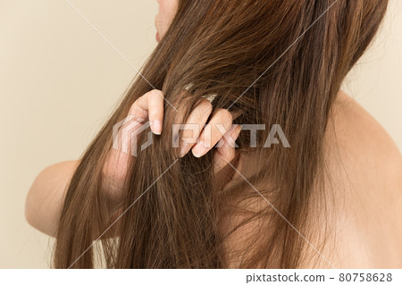 Hair damage. 80758628