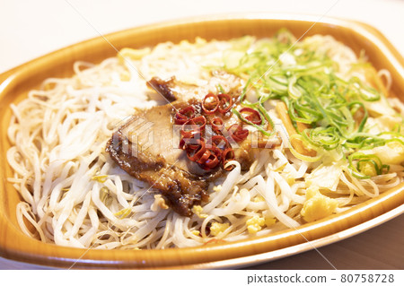 Rice noodles of delicious convenience store lunch Rice noodles of delicious convenience store lunch 80758728