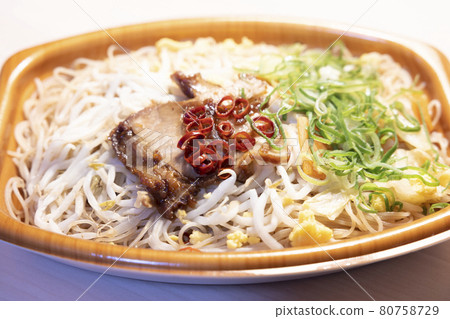Rice noodles of delicious convenience store lunch Rice noodles of delicious convenience store lunch 80758729