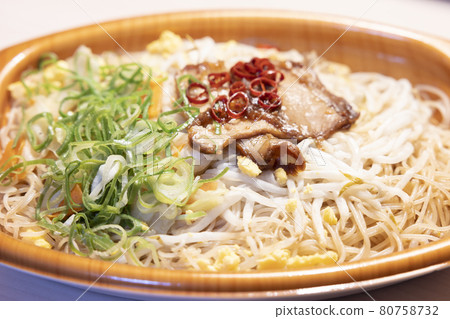 美味的便利店午餐米粉 美味的便利店午餐米粉 80758732