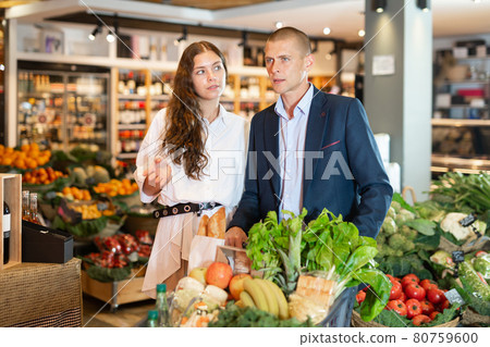 Portrait of a confident young couple in the supermarket 80759600