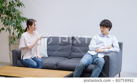 Young couples fighting at home 80759992