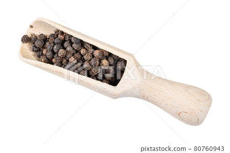 hainan black pepper in wood scoop cutout 80760943