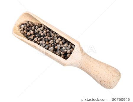 monk's pepper (Vitex) in wood scoop cutout 80760946