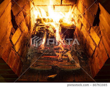 grate and burning firewood in hearth grate and burning firewood in hearth 80761085