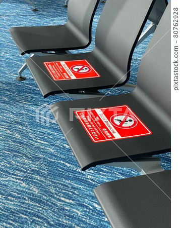 Corona and airport chairs 80762928