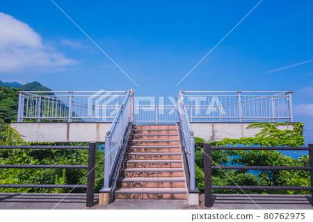 Dawn of the Tengu Cliff / Oyashirazu Memorial Square [Observatory] 80762975