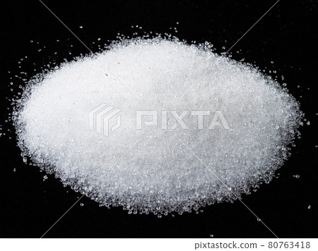 handful of crystalline extract of stevia on black 80763418