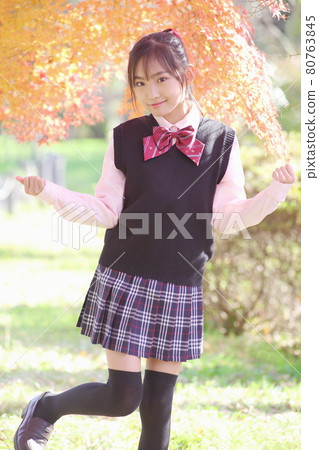 Autumn leaves back student skipping rope dance 80763845