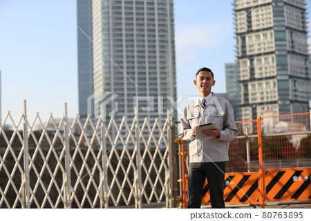 Uniform clock, office worker, new employee, worker, business, outdoor, young man, building, corona, sales copy space Uniform clock, office worker, new employee, worker, business, outdoor, young man, building, corona, sales copy space 80763895